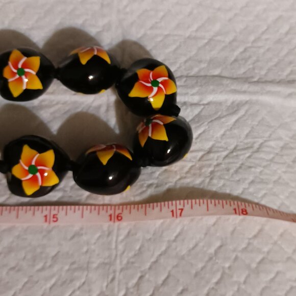 Black Kukui Nut Hawaiian Luau Lei Yellow Gold Flower Necklace NWOT - Picture 3 of 8